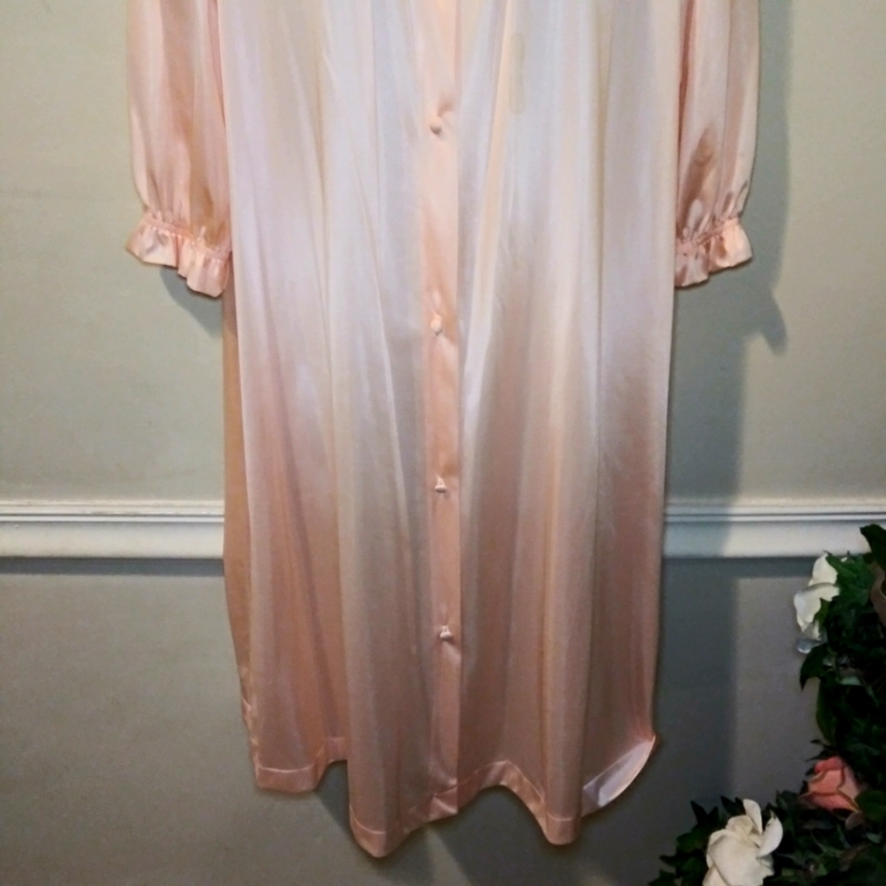 Vintage Late 1970-80's  Lorraine Pale Pink Floral Embroidered Nylon Robe - Picture 3 of 9